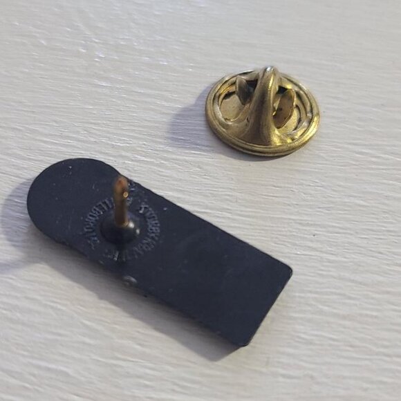 Solar Energy Home Rooftop Vintage Lapel Pin - Picture 4 of 5